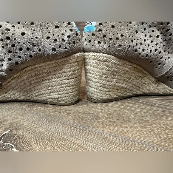 TOMS Laser cut Suede Wedge Booties • Espadrille - Picture 8 of 13